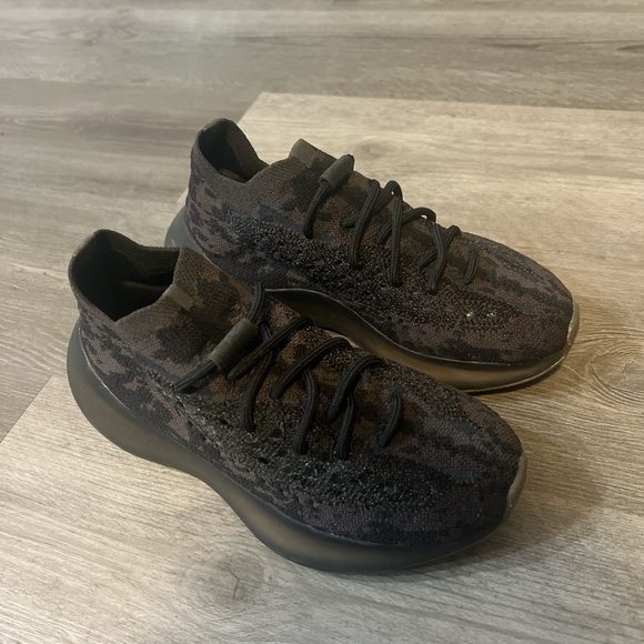 Adidas Yeezy boost 380 (ONYX) - Picture 3 of 5